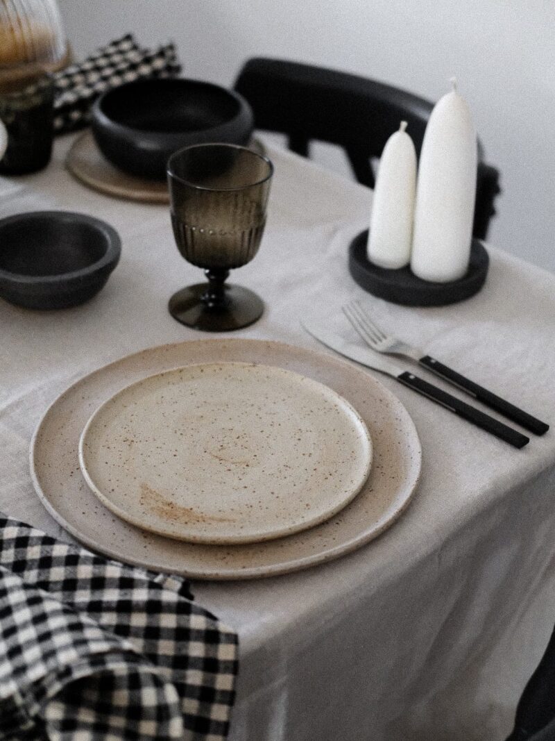 20 cm Earth ceramic stoneware plate in beige with speckles | POEMI