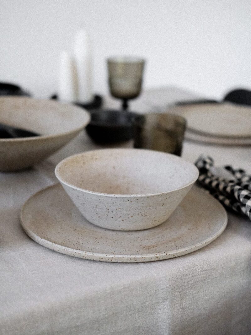 18 cm Earth Bowl in beige ceramic stoneware with speckles | POEMI