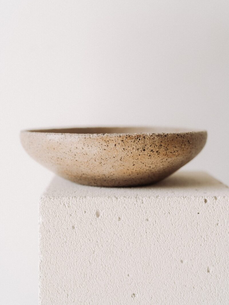 Vas pentru cuptor Earth din gresie ceramica bej de tip terrazzo | POEMI