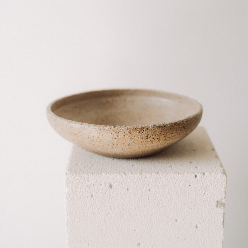 Vas pentru cuptor Earth din gresie ceramica bej de tip terrazzo | POEMI