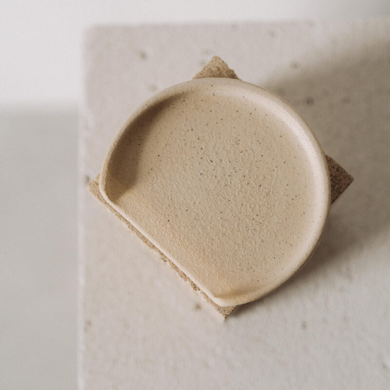 Suport pentru lingura de gatit din gresie ceramica bej | POEMI