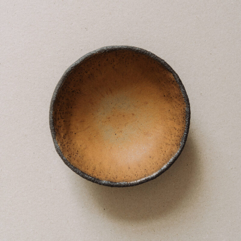 Bol neregulat 17 cm Aarde din gresie ceramica neagra cu continut de samota (particule mari | POEMI