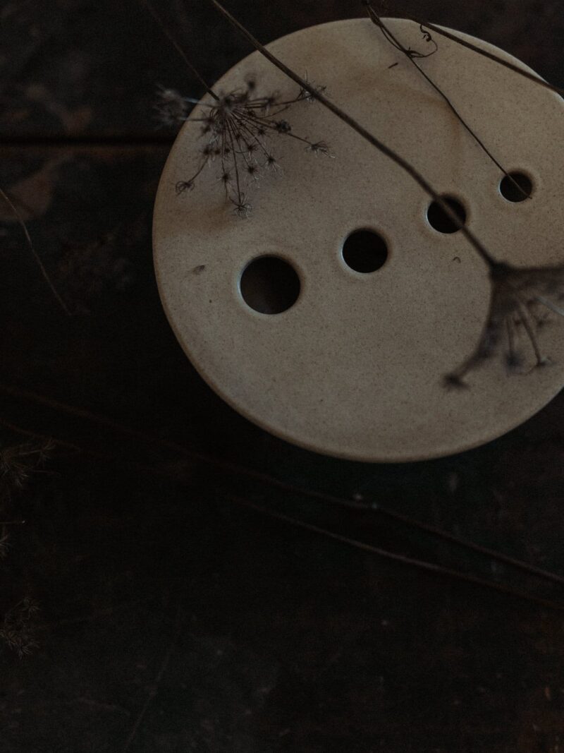 Suport flori Japandi din gresie ceramica bej | POEMI