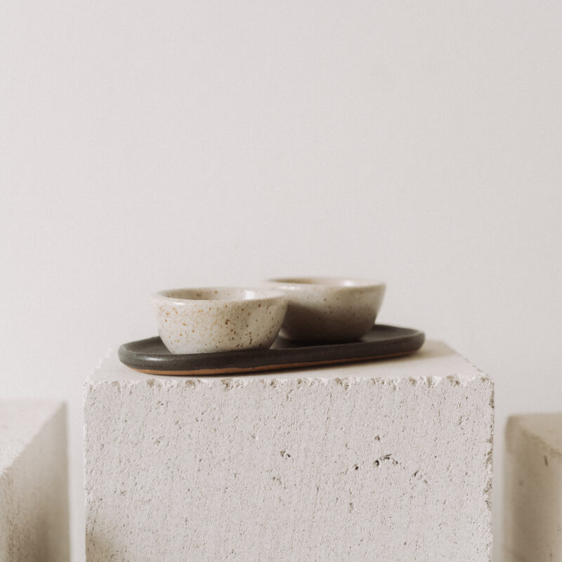 Set sare si piper Black&Beauty din ceramica bej cu picatele | POEMI