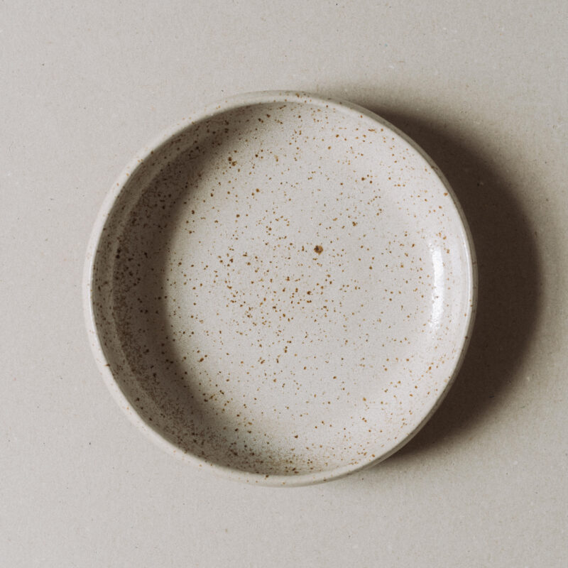 Bol 24 cm Black&Beauty din gresie ceramica bej cu picatele | POEMI