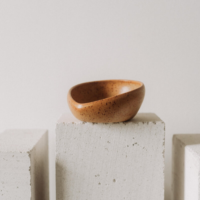 129 Bol oval Aarde din gresie ceramica bej cu picatele | POEMI