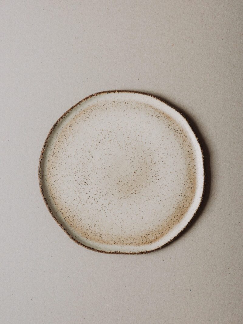 Farfurie 27 cm Umbria din gresie ceramica bej cu continut de samota | POEMI