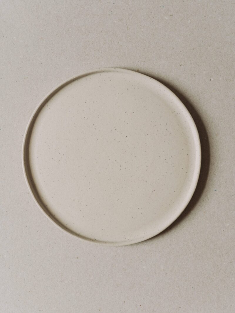 Farfurie 25 cm Terra Vanilla din gresie ceramica bej | POEMI