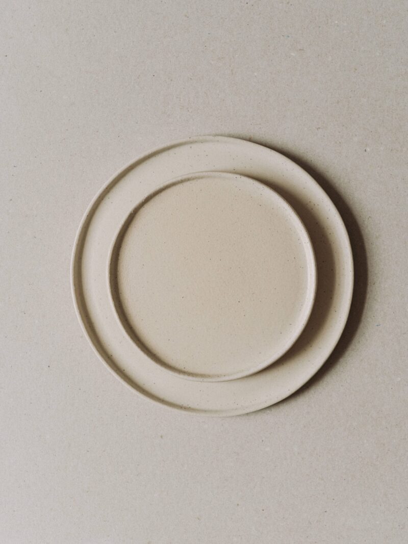 Farfurie 25 cm Terra Vanilla din gresie ceramica bej | POEMI