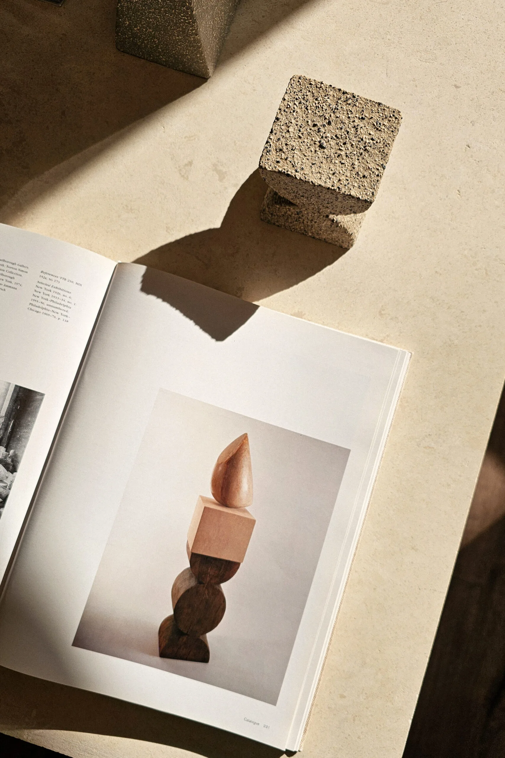 Scaun mic [Origen] din gresie ceramica de tip terrazzo | POEMI