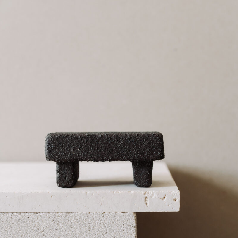 Banca [Origen] din gresie ceramica de tip terrazzo | POEMI