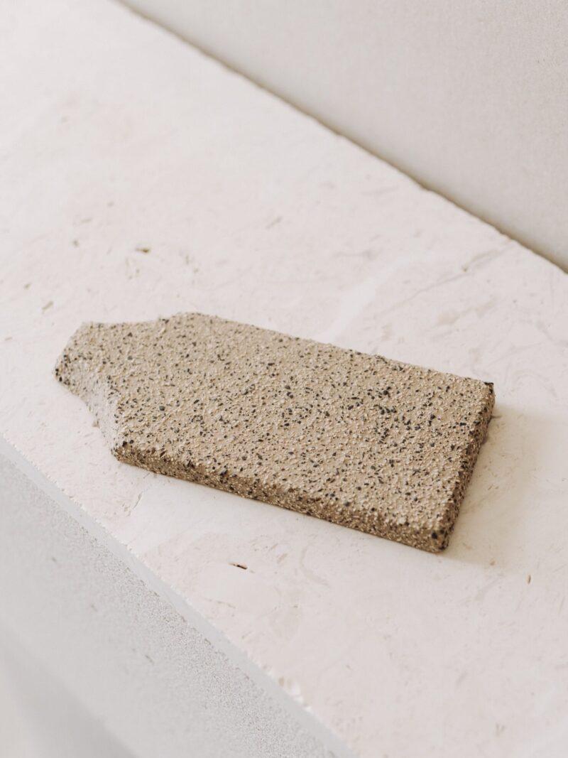 Sindrila [Origen] din gresie ceramica de tip terrazzo | POEMI