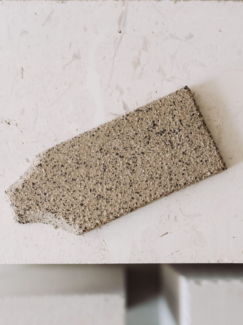 Sindrila [Origen] din gresie ceramica de tip terrazzo | POEMI