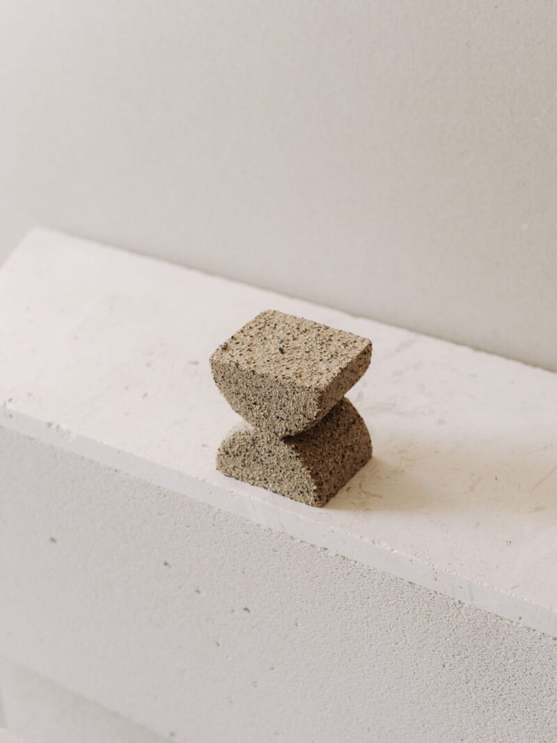 Small [Origen] stool made stoneware terrazzo-style stoneware | POEMI