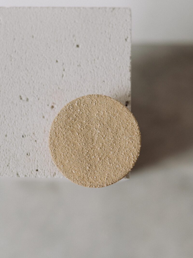 Masa Tacerii [Origen] din gresie ceramica de tip terrazzo | POEMI