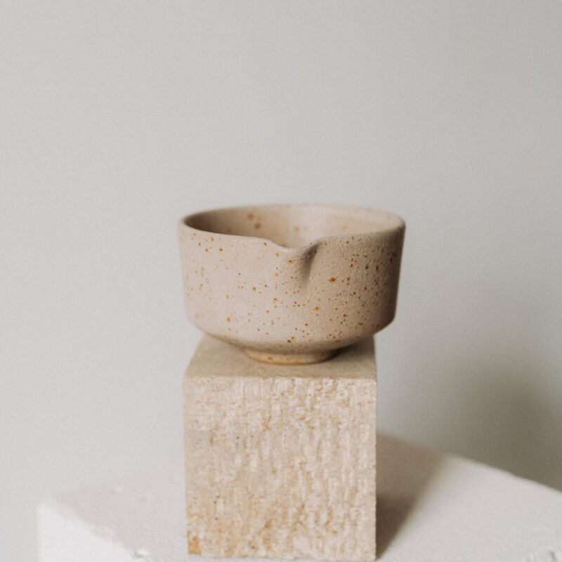 Bol matcha Wa din gresie ceramica bej cu picatele | POEMI