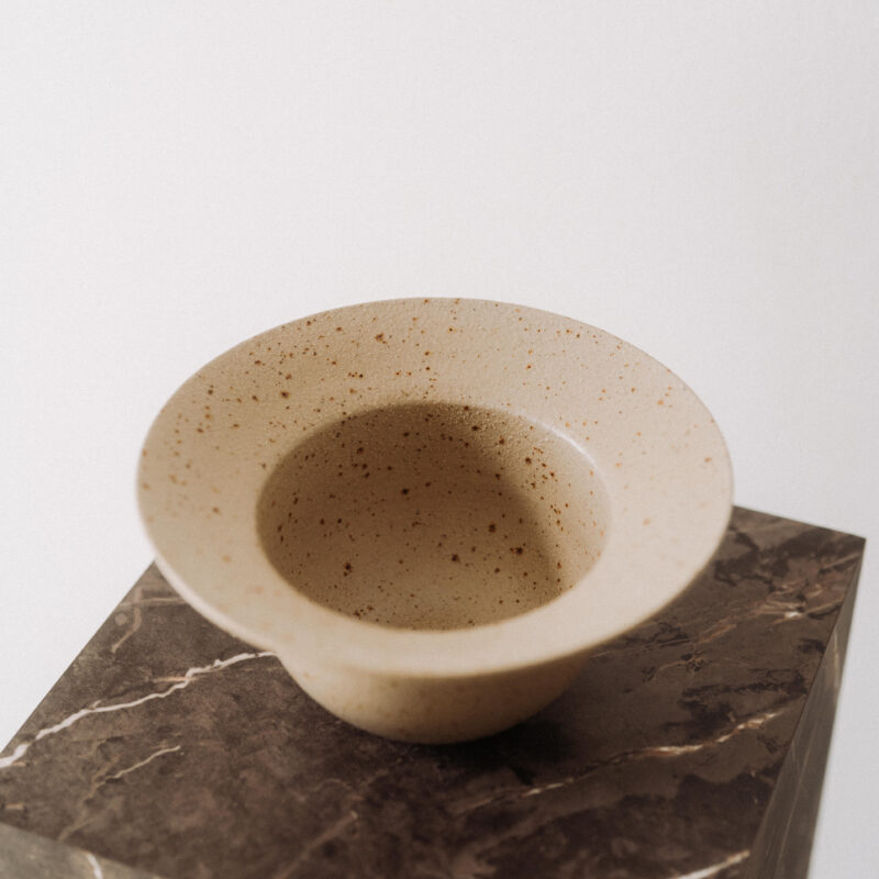 Farfurie paste 18 cm Aarde din gresie ceramica bej cu picatele | POEMI