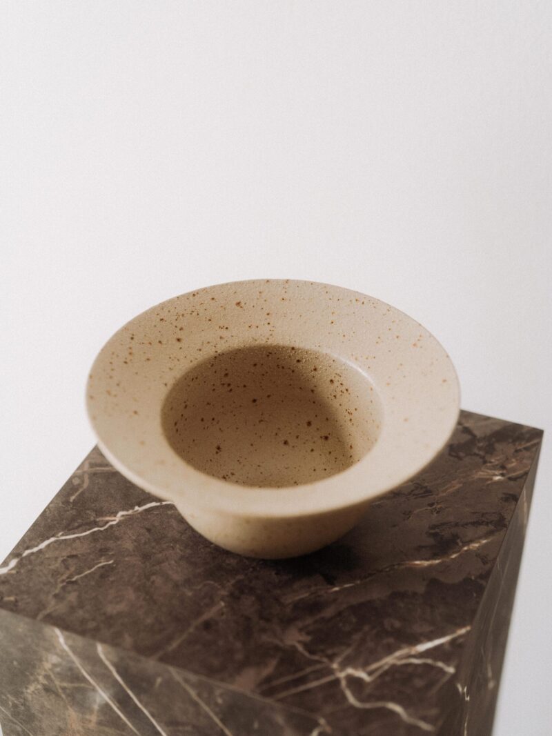 Farfurie paste 18 cm Aarde din gresie ceramica bej cu picatele | POEMI