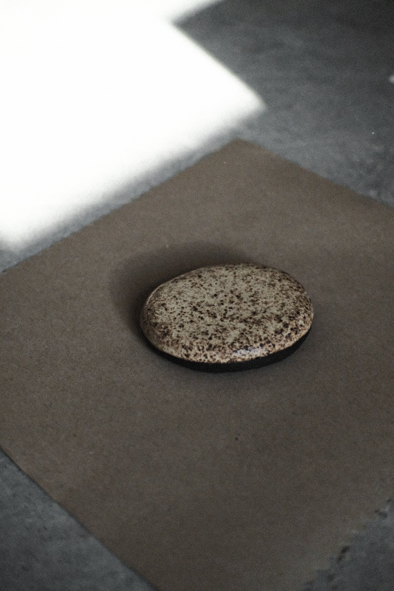 2024 0920 18035900 Farfurie piatra M'amuse din gresie ceramica neagra | POEMI