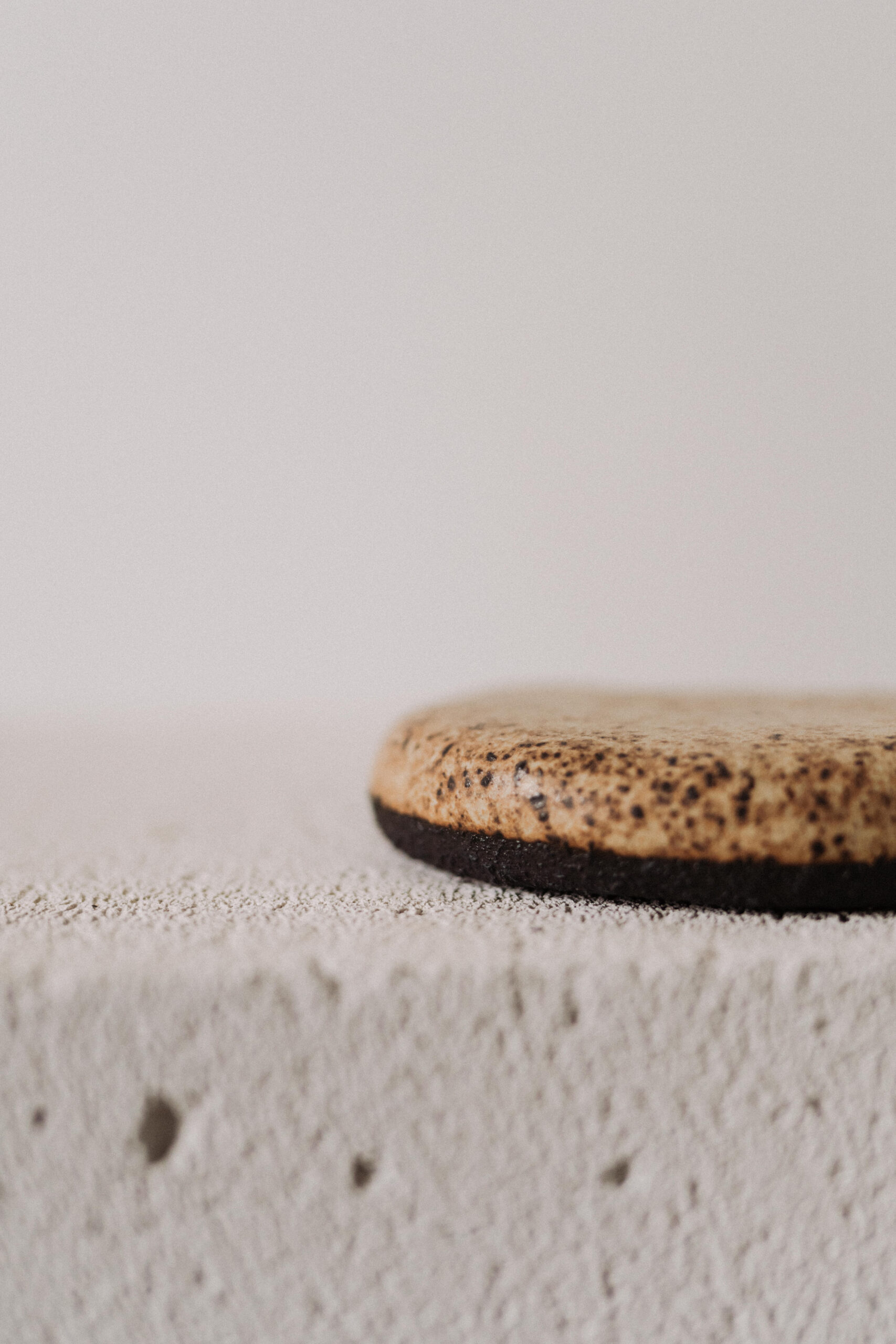 602 32 scaled Farfurie piatra M'amuse din gresie ceramica neagra | POEMI