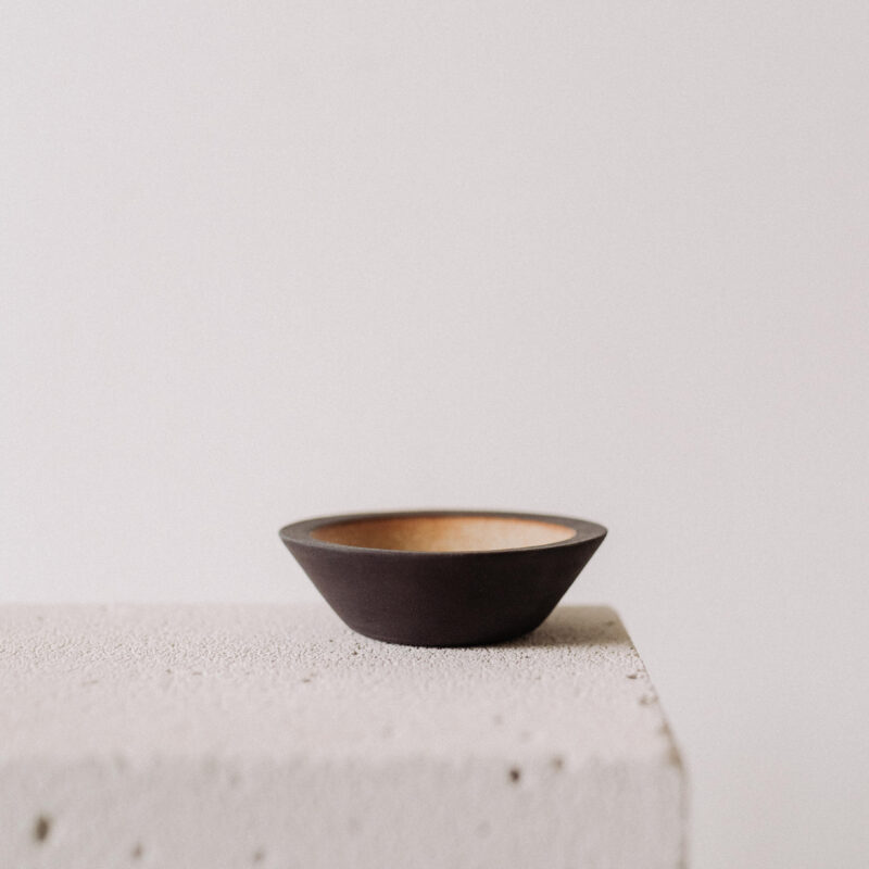 Farfurie conica M'amuse din gresie ceramica neagra | POEMI