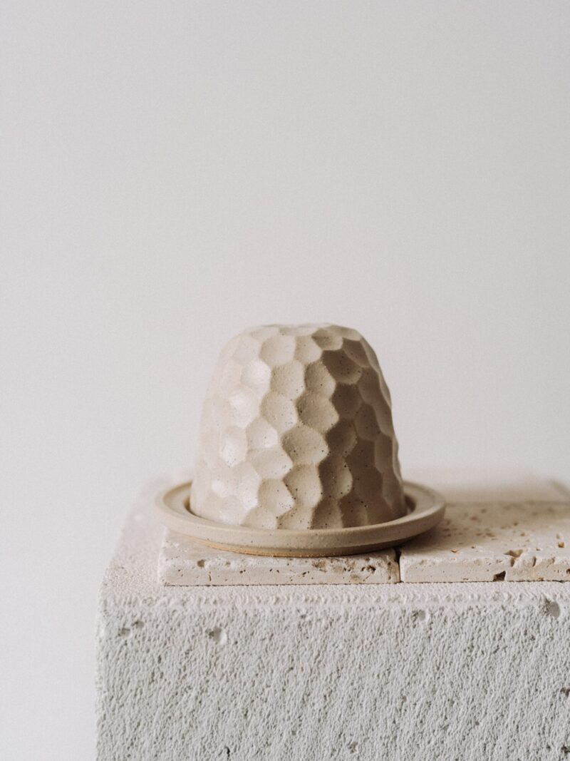 M'amuse stoneware Plate with Carved Dome | POEMI