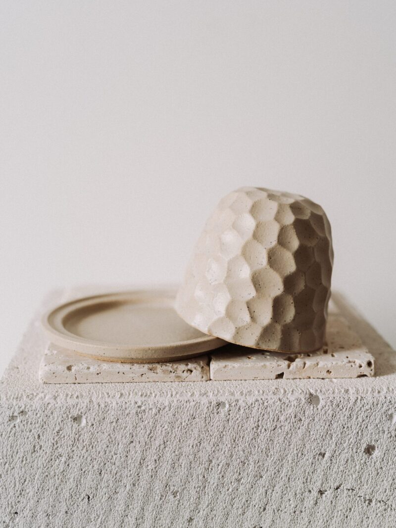 M'amuse stoneware Plate with Carved Dome | POEMI