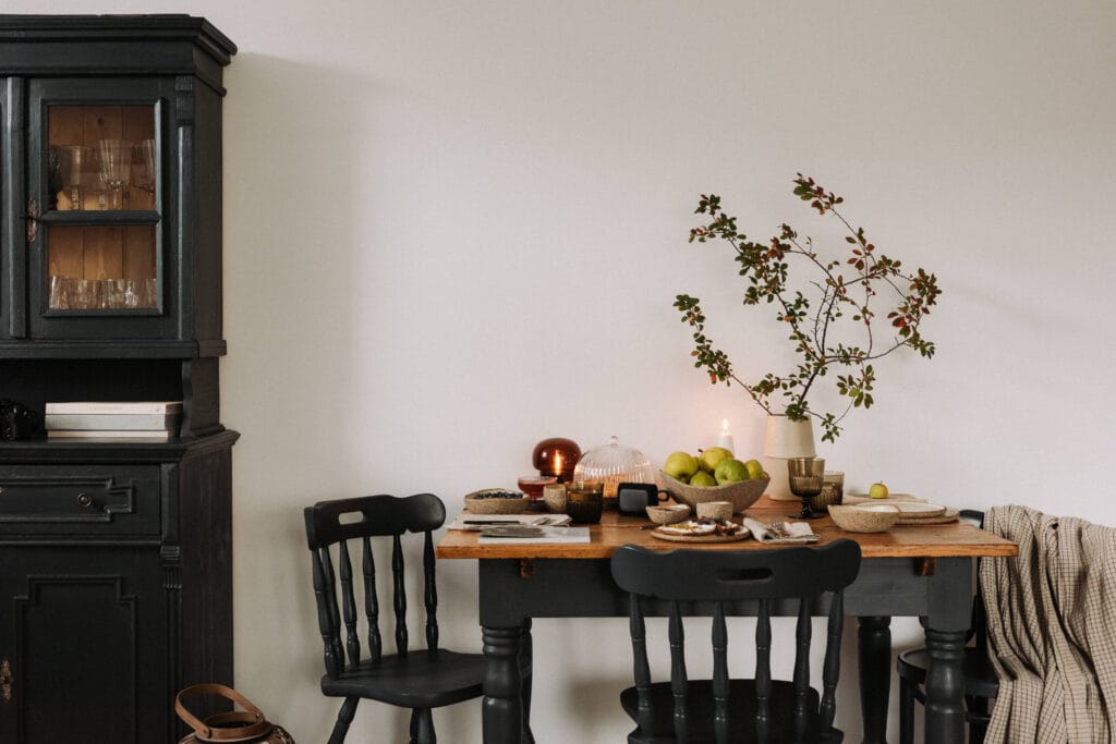 Mood 18 POEMI table setup